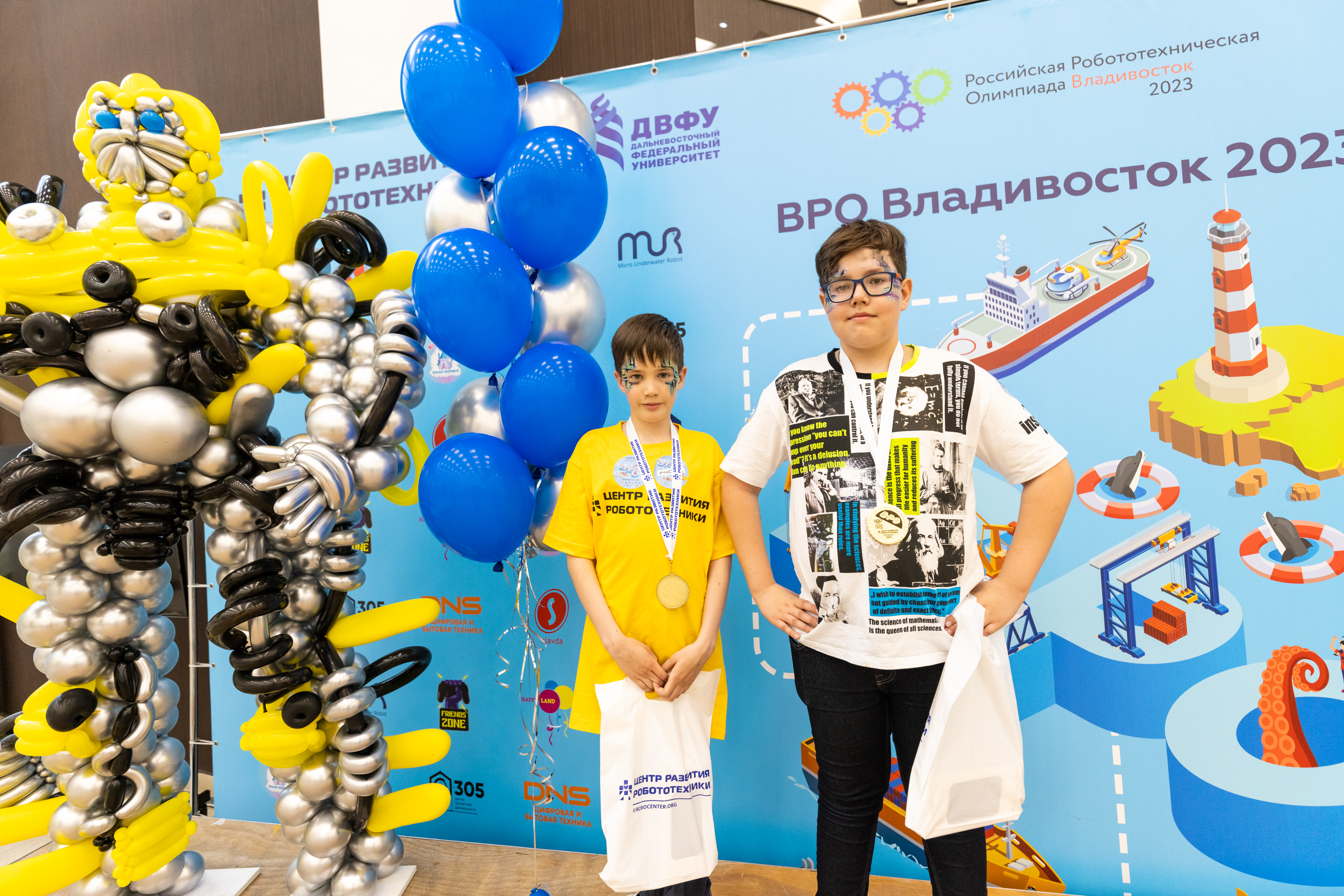 Работа во владивостоке 2023. Работа во владивостоке 2023. Фото владивостока сейчас. Центр спортивности владивостока. Российский двор.