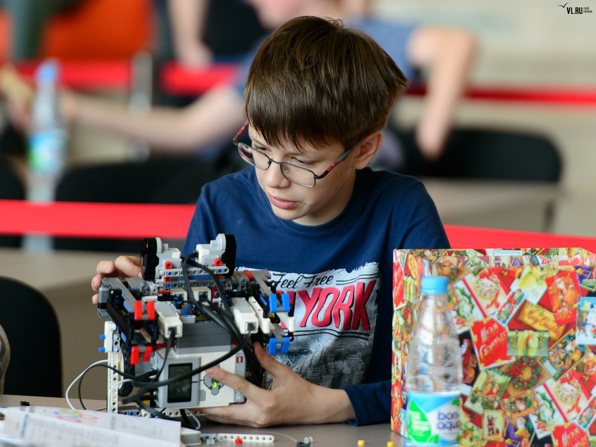 Юный робототехник. Юный робототехник. Юный робототехник. Робототехника владивосток. Юный изобретатель.